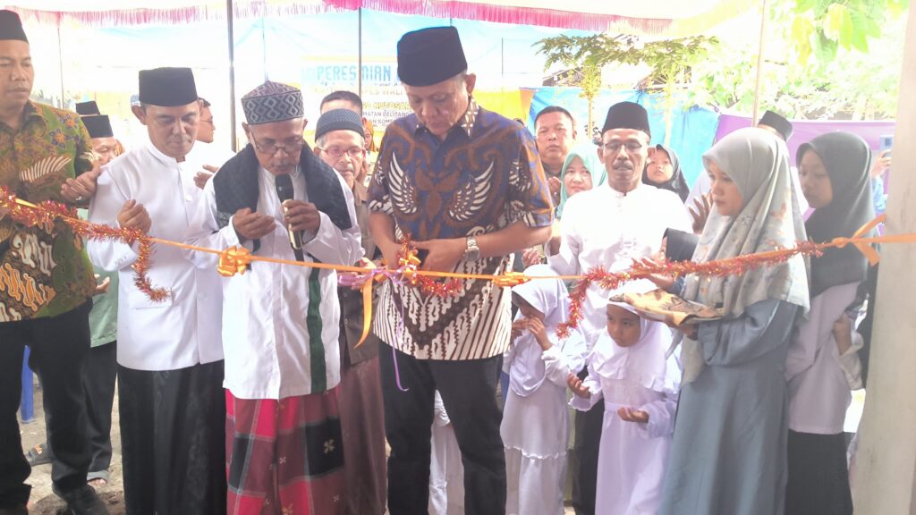 Bupati OKU Timur Ir.H Lanosin MT Meresmikan Gedung TKA TPA Pondok pesantren Wali songo NU II dI dESA kUTOSARI kEC bELITANG III OKU Timur pada ( 01/09/24 )